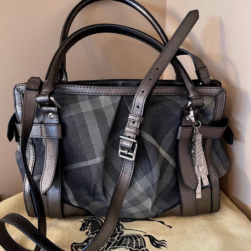 AUTHENTIC Burberry tote with keychain charm